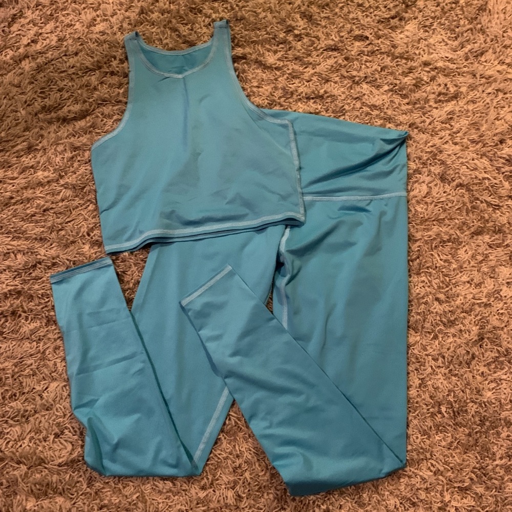 Teeki top and leggings
